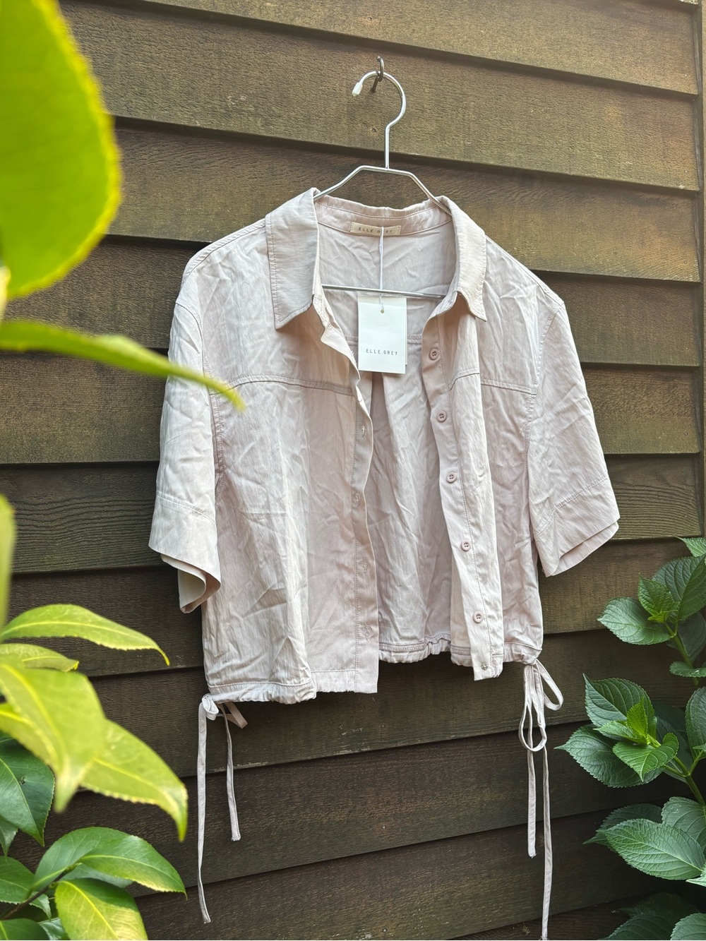 NWT Elle Grey Relaxed Short-Sleeve Button-Down Shirt in Light Pink